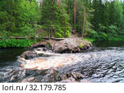 Ruskeala waterfalls on the tokhmayoki river . Karelia. (2019 год). Редакционное фото, фотограф Алексей Маринченко / Фотобанк Лори