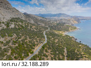 Aerial view of serpentine road in green mountains and sea, Black Sea, Novyi Svit, Crimea. Стоковое фото, фотограф Кирилл Трифонов / Фотобанк Лори