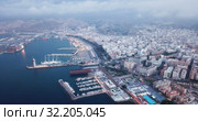 Evening panoramic view of Mediterranean coastal city of Almeria with harbor, Spain (2019 год). Стоковое видео, видеограф Яков Филимонов / Фотобанк Лори