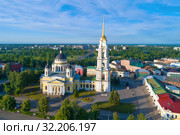 Спасо-Преображенский собор на фоне городского пейзажа  солнечным июльским утром (аэросъемка). Рыбинск, Россия (2019 год). Стоковое фото, фотограф Виктор Карасев / Фотобанк Лори