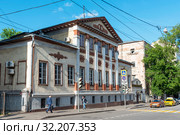 Дом Перовских.  Офис ООО КБ «ОГНИ МОСКВЫ». Улица Новая Басманная, 27, Москва (2019 год). Редакционное фото, фотограф Александр Щепин / Фотобанк Лори