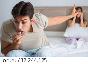 Man suffering from impotency with pill. Стоковое фото, фотограф Elnur / Фотобанк Лори