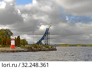 Sarkanniemi Amusement Park on shore of Nasijarvi lake. Тампере. Финляндия (2019 год). Редакционное фото, фотограф Валерия Попова / Фотобанк Лори
