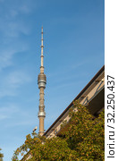 Moscow TV tower in Ostankino against blue sky with light clouds, Russian landmark (2019 год). Стоковое фото, фотограф Наталья Николаева / Фотобанк Лори