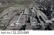 Компания HeidelbergCement. Завод по производству сухих строительных смесей. Вид с воздуха. HeidelbergCement. Plant for the production of dry mixes. Aerial view. (2019 год). Редакционное видео, видеограф Евгений Романов / Фотобанк Лори
