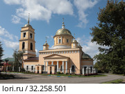 Кашира, Успенский Кафедральный Собор со стороны Советской улицы (2019 год). Редакционное фото, фотограф Дмитрий Неумоин / Фотобанк Лори
