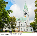 Кирха памяти королевы Луизы (Калининградский областной театр кукол). Ранняя осень. Проспект Победы, 1. Калининград. Россия (2019 год). Редакционное фото, фотограф E. O. / Фотобанк Лори