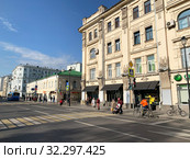Россия, Москва, дом 19 по улице Покровка. Доходный дом Федора Рахманова, 1898-1899 гг. (2019 год). Редакционное фото, фотограф Овчинникова Ирина / Фотобанк Лори