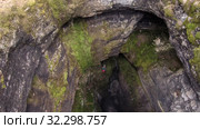 Карстовая пещера Кутук-Сумган. Спуск спелеологов в пещеру. Sumgan-Kutuk karst cave. Descent cavers in the cave. Aerial view. Стоковое видео, видеограф Евгений Романов / Фотобанк Лори