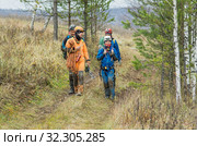 Спелеологи идут к пещере. Speleologists going to the cave. (2019 год). Редакционное фото, фотограф Евгений Романов / Фотобанк Лори