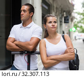 Couple quarreled in city. Стоковое фото, фотограф Яков Филимонов / Фотобанк Лори