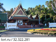 Drop off zone, entrance and ticket office of the Loro Park are at the early morning. The Thai village. Loro Parque is the largest zoo in Europe. Puerto de la Cruz, Tenerife, Spain (2016 год). Редакционное фото, фотограф Кекяляйнен Андрей / Фотобанк Лори