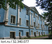 Главный дом усадьбы Лапино-Спасское. Город Королёв, Московская область (2005 год). Редакционное фото, фотограф Елена Орлова / Фотобанк Лори