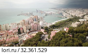 Panoramic view of Mediterranean coastal city of Malaga with harbor, Spain (2019 год). Стоковое видео, видеограф Яков Филимонов / Фотобанк Лори