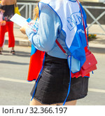 Russia, Samara, July 2019: Volunteers at the "Fair of Tastes" festival. Text in Russian: Volunteer Samara Region. Редакционное фото, фотограф Акиньшин Владимир / Фотобанк Лори