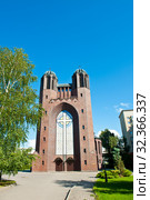 Крестовоздвиженский собор (Кирха креста, Кройцкирха; Kreuzkirche) в солнечный день. Калининград. Россия (2019 год). Редакционное фото, фотограф E. O. / Фотобанк Лори