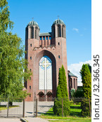 Крестовоздвиженский собор (Кирха креста, Кройцкирха; Kreuzkirche). Солнечный день, ранняя осень. Калининград. Россия (2019 год). Редакционное фото, фотограф E. O. / Фотобанк Лори