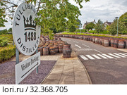 Винокурня Tullibardine. Деревня Блэкфорд. Шотландия. Великобритания (2019 год). Редакционное фото, фотограф Сергей Афанасьев / Фотобанк Лори