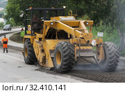 Road reclaimer Caterpillar asphalt road grinding and milling machine operating (2019 год). Редакционное фото, фотограф А. А. Пирагис / Фотобанк Лори