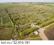 Городское кладбище. Мусульманские и христианские могилы. Вид сверху. City cemetery. Muslim and Orthodox parts. Aerial view. Стоковое фото, фотограф Евгений Романов / Фотобанк Лори