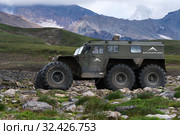 Predator - snow and swamp extreme off-road all-terrain vehicle for transporting tourists and travelers (2019 год). Редакционное фото, фотограф А. А. Пирагис / Фотобанк Лори