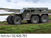 Snow swamp off-road and all-terrain vehicle Predator for transporting tourists (2019 год). Редакционное фото, фотограф А. А. Пирагис / Фотобанк Лори