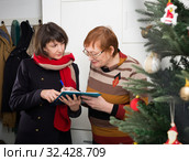 Mature woman participating in survey at home. Стоковое фото, фотограф Яков Филимонов / Фотобанк Лори