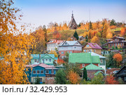 Пасмурный вид Плёса. View of Levitan Mountain and houses (2019 год). Стоковое фото, фотограф Baturina Yuliya / Фотобанк Лори