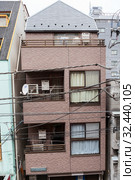 Facade of apartment building with balconies are on outskirt street of city. Modern small and tight houses for people living are built extremely close to each other (2013 год). Редакционное фото, фотограф Кекяляйнен Андрей / Фотобанк Лори