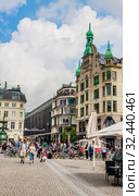 Copenhagen, Hovedstaden, Denmark. Tourists in Amager square (Amagertorv) with St. Nicholas church in the background. Редакционное фото, фотограф Николай Коржов / Фотобанк Лори
