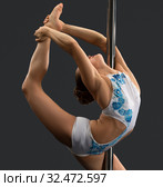 Modern dancer performing gymnastic split on pylon. Стоковое фото, фотограф Гурьянов Андрей / Фотобанк Лори