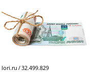Билет банка России в 1000 рублей в рулоне из денег. Стоковое фото, фотограф Элина Гаревская / Фотобанк Лори
