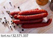 Tyrolean sausages and peppercorns on wooden table. Стоковое фото, фотограф Яков Филимонов / Фотобанк Лори