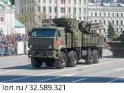 Российский самоходный зенитный ракетно-пушечный комплекс "Панцирь-СМ" SA-22 Greyhound едет после парада в честь Дня Победы по Новому Арбату, Москва (2018 год). Редакционное фото, фотограф Малышев Андрей / Фотобанк Лори