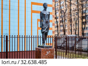 Москва, Химки, памятник Зое Космодемьянской (2019 год). Редакционное фото, фотограф glokaya_kuzdra / Фотобанк Лори