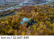 Москва, Южное Тушино, парк и усадьба "Братцево", вид сверху (2019 год). Редакционное фото, фотограф glokaya_kuzdra / Фотобанк Лори
