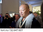 Знаменитый голливудский киноактер Кэри-Хироюки Тагава Cary-Hiroyuki Tagawa дает интервью в Москве (2013 год). Редакционное фото, фотограф Малышев Андрей / Фотобанк Лори