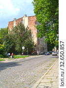 Вид на улицу Лагевницку летним днем. Лодзь, Польша (2014 год). Редакционное фото, фотограф Ирина Борсученко / Фотобанк Лори