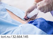 Female patient getting an injection in the clinic. Стоковое фото, фотограф Elnur / Фотобанк Лори