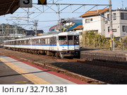 Electric train by West Japan Railway Company (JR West) is on Sanyo Main Line. View from Miyajimaguchi Station, Hatsukaichi, Hiroshima (2013 год). Редакционное фото, фотограф Кекяляйнен Андрей / Фотобанк Лори