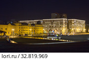 Night streets of Baku. The square in front of the Heydar Aliyev Cultural Center (2019 год). Стоковое фото, фотограф Евгений Ткачёв / Фотобанк Лори