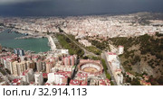 Panoramic view of Mediterranean coastal city of Malaga with harbor, Spain (2019 год). Стоковое видео, видеограф Яков Филимонов / Фотобанк Лори