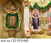 Копия чудотворной иконы Пресвятой Богородицы Смоленская «Одигитрия» в церкви Иоанна Богослова и Андрея Первозванного в Богородицком Житенном женском монастыре на озере Селигер. Город Осташков, Тверская область (2020 год). Редакционное фото, фотограф Овчинникова Ирина / Фотобанк Лори