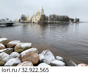 Нило-Столобенская (Нилова) пустынь - православный мужской монастырь на берегу озера Селигер зимой в облачный день (2020 год). Редакционное фото, фотограф Овчинникова Ирина / Фотобанк Лори