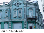 Старый каменный  дом - особняк в городе Иркутске на улице Кирова, Дом купцов Котельниковых (2020 год). Стоковое фото, фотограф Юрий Карачев / Фотобанк Лори