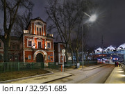 Москва, Берсеньевская набережная, дом 20 (2019 год). Редакционное фото, фотограф Dmitry29 / Фотобанк Лори