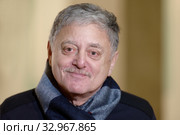 Режиссер Лев Рахлин на встрече с журналистами перед премьерой его постановки на сцене театра "Балтийский дом" (2020 год). Редакционное фото, фотограф Stockphoto / Фотобанк Лори