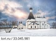 Храмы Ферапонтова монастыря и солнце complex of temples in the Ferapontov Belozersky monastery (2020 год). Стоковое фото, фотограф Baturina Yuliya / Фотобанк Лори