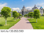 View of the Palace of Agriculture in Kazan from the alley, Tatarstan (2019 год). Стоковое фото, фотограф Дмитрий Тищенко / Фотобанк Лори