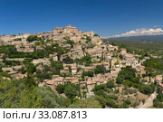 General view of hiltop village of Gordes. Стоковое фото, фотограф Jaroslav Frank / PantherMedia / Фотобанк Лори